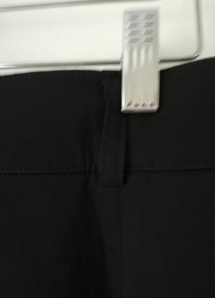 Черная мини юбка с разрезом8 фото