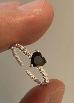 Кольцо кольца колечко с черным сердечкам1 фото