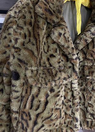 Укорочена куртка в леопардовий принт зелена еко-хутро