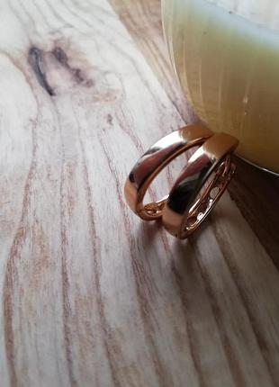 Золотистые серьги кольца