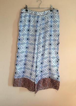 Атласные кюлоты topshop tile print culottes10 фото