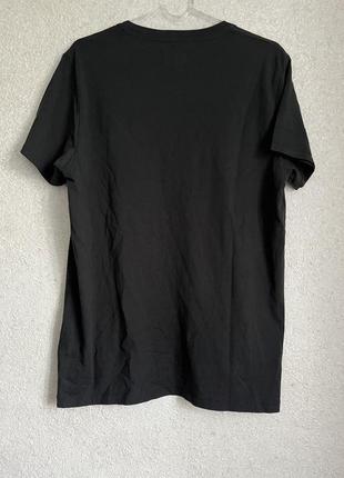 Стильная черная футболка3 фото