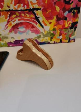 Дизайнерская универсальная деревянная подставка ручной работы под мобильный телефон или планшет