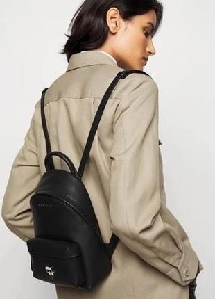 Кожаный рюкзак женский karl lagerfeld k/ikonik metal pin backpack оригинал3 фото