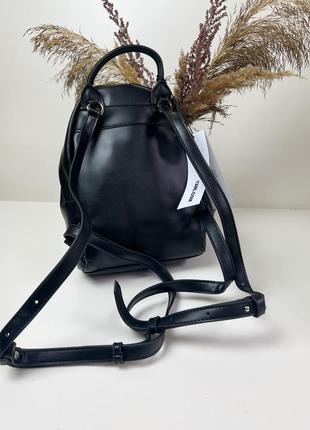 Кожаный рюкзак женский karl lagerfeld k/ikonik metal pin backpack оригинал7 фото