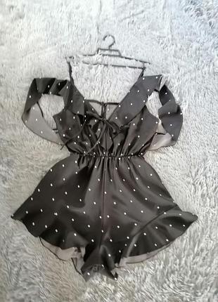 Стильний легкий літній ромпер комбінезон у горох з відкритими плечима та воланами