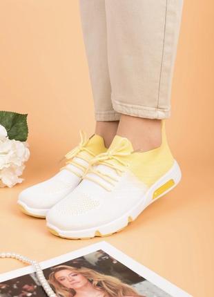 Яскраві текстильні кросівки градієнт