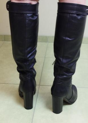 Высокие кожаные сапожки