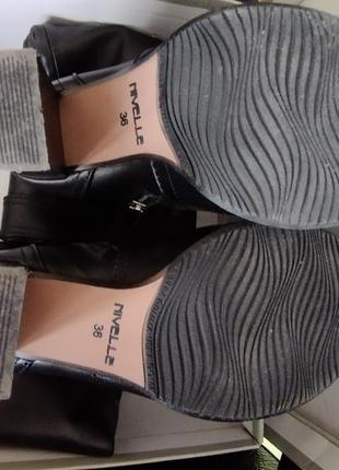 Высокие кожаные сапожки