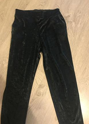 Новые бархатные очень красивого изумрудного цвета hm