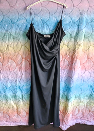 Вечірня сукня міді бренду terranova