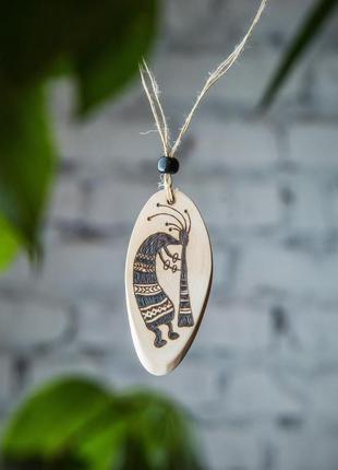 Кулон з деревини берези кокопеллі.