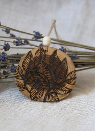 Великий кулон з натурального дерева. пірографія.
