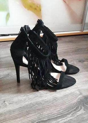 Стильні босоніжки