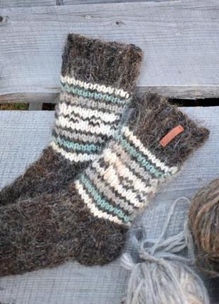 Вязаные носки из овечьей шерсти1 фото