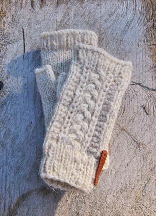 Короткие шерстяные перчатки