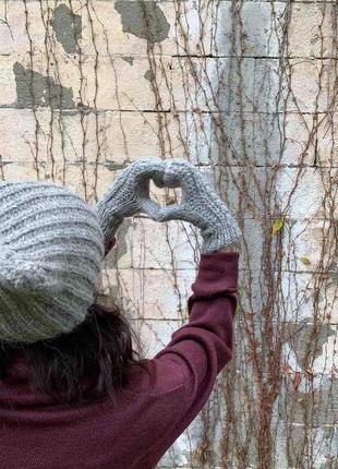 В'язана шапка з натуральної вовни