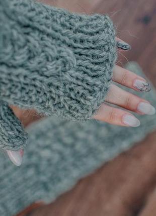 Короткие вязаные перчатки из натуральной шерсти3 фото