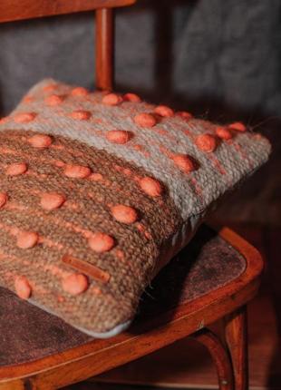 Декоративная тканая подушка из овечьей шерсти