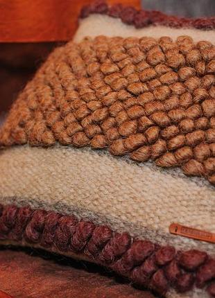 Декоративная шерстяная подушка