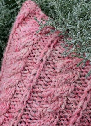 Декоративна в'язана подушка