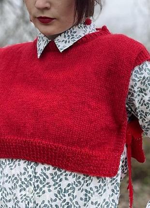 Red knitted vest жилетка