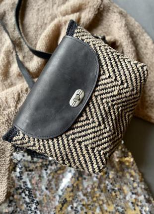 Маленька текстильна сумка зі шкіряними деталями