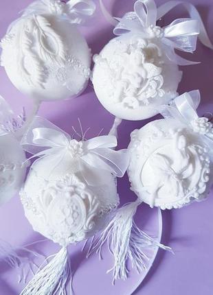 Дизайнерские елочные шарики