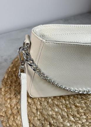 Женская кожаная сумочка, стильная сумка из натуральной кожи, маленькая бежевая сумка на плече4 фото
