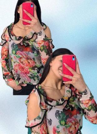 Блуза с открытыми плечами с цветочным принтом
