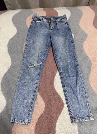 Рваные джинсы