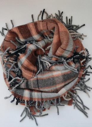 Теплый шерстяной шарф с бахромой pur wolle в клетку