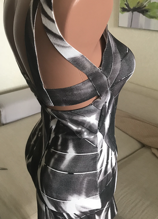 Черно -белое платье herve leger 3