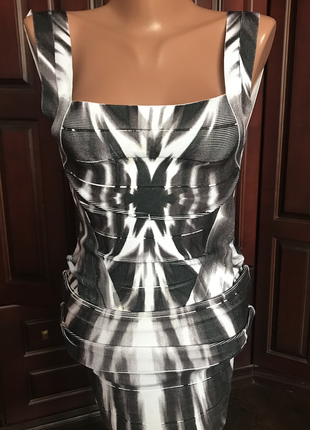 Черно -белое платье herve leger 6