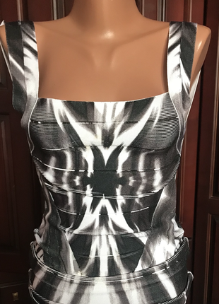 Черно -белое платье herve leger 5