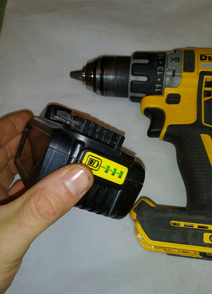 Корпус батареи dewalt dcb182/dcb204 4