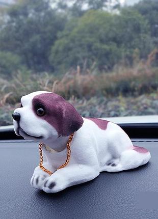 Собака на торпеду в авто з киваючою головою aiwa порода сенбернар 00858