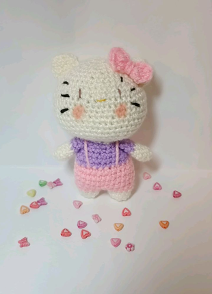 Hello kitty

іграшка в'язана гачком