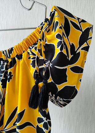 Красива жовта-чорна коротка сукня з квітковим принтом3 фото