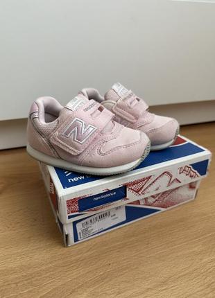 Кросівки new balance