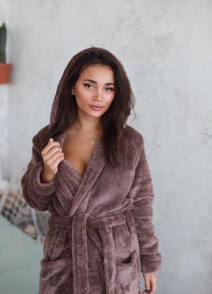 Однотонные махровые халаты с капюшоном 
длинные и короткие, в наличии расцветки и размеры