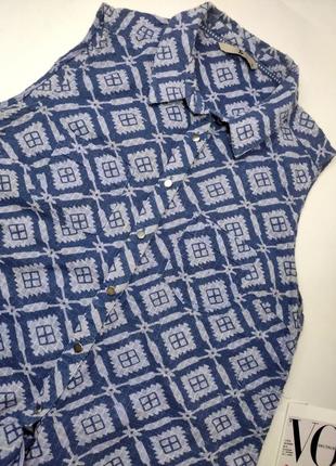 Рубашка женская без рукавов синего цвета в принт от бренда tu 122 фото