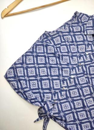 Рубашка женская без рукавов синего цвета в принт от бренда tu 124 фото