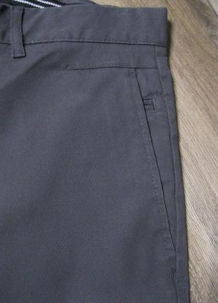 Серые брюки  чиносы  от бренда    zara man   / w317 фото