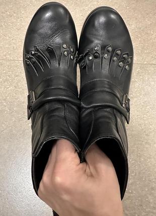 Неймовірні стильні чобітки з натуральної шкіри від українського бренду7 фото