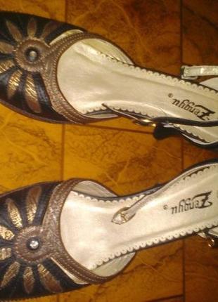 Туфлі під бронзу жіночі пресована шкіра 40 розм не ношені, зручн