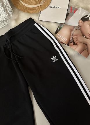 Женские черные спортивные штаны adidas2 фото