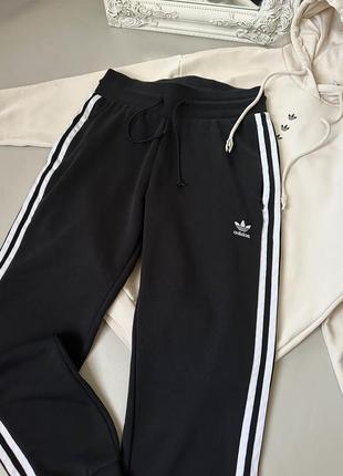 Женские черные спортивные штаны adidas5 фото