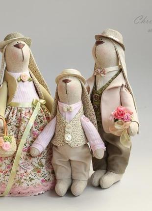 Семья зайчиков