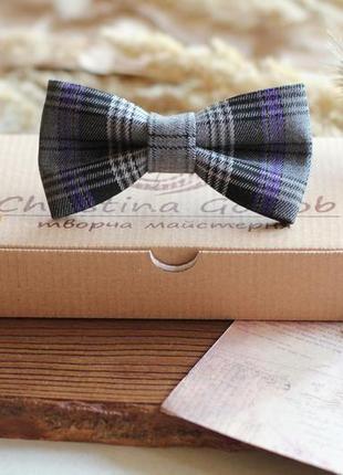 Бабочка в клетку серая с фиолетовым